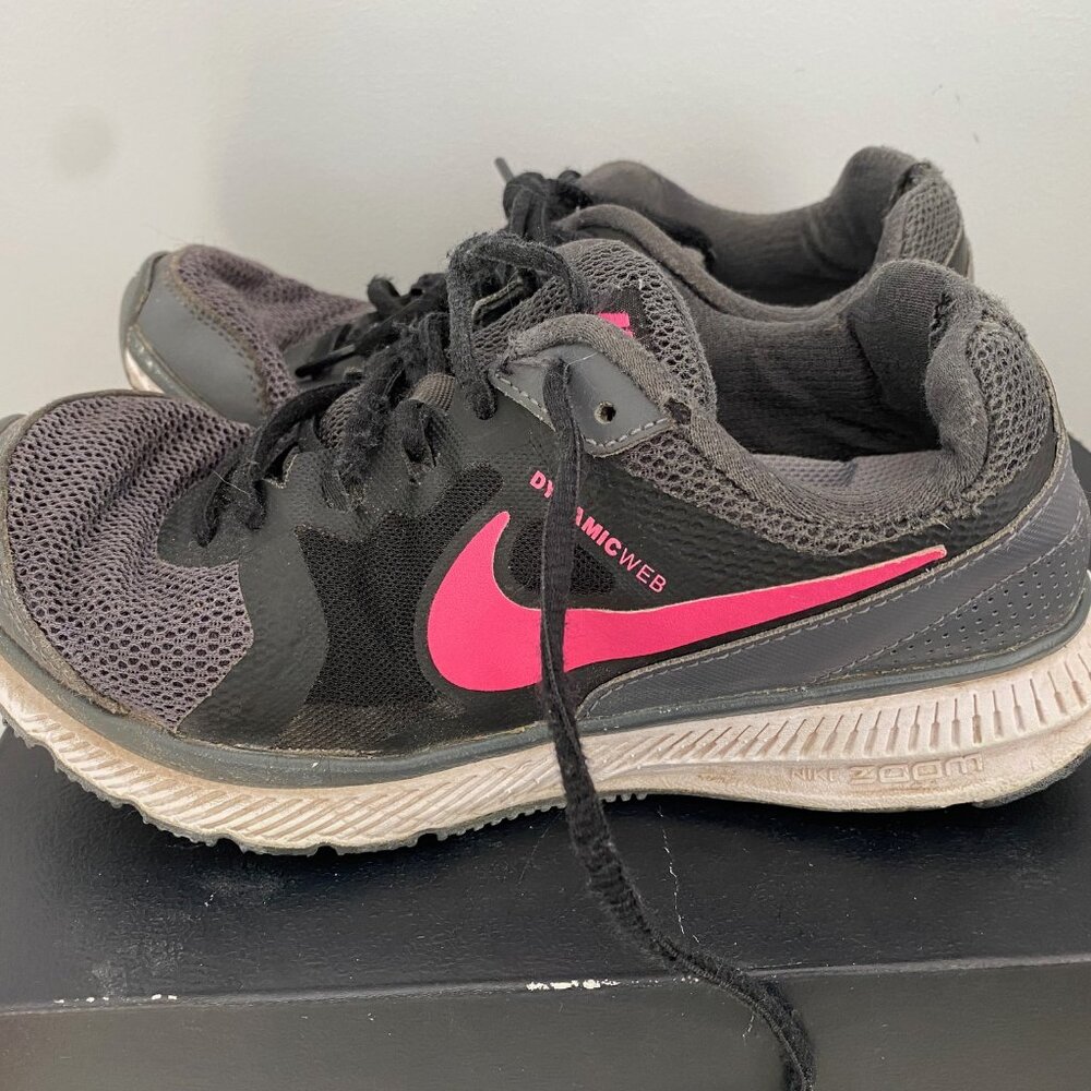 Nike Zoom Winflo Dynamic Web Athletic Shoe Black Pink 684490-017 Size 6